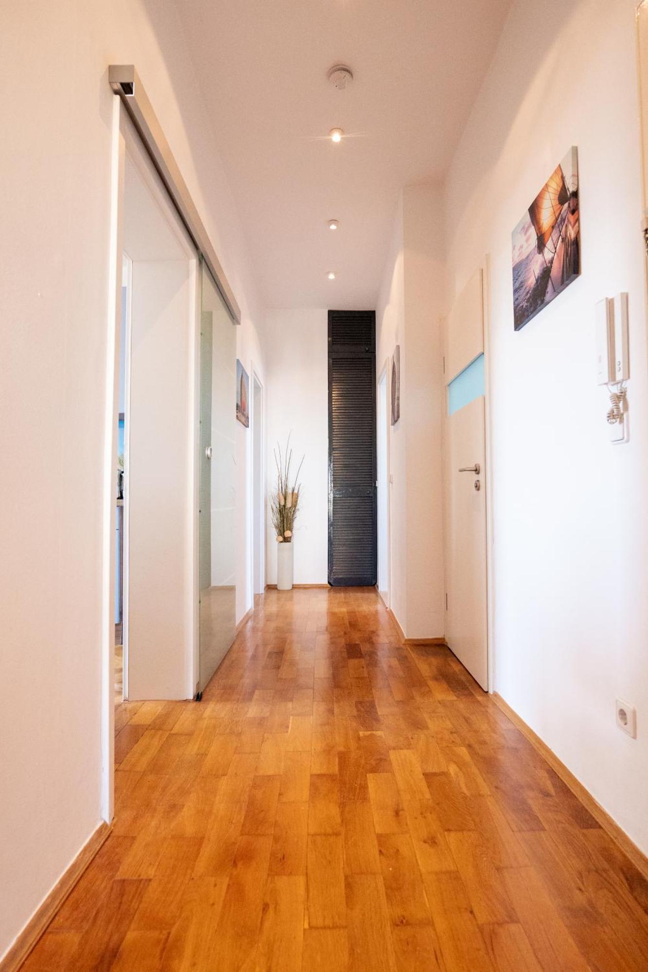 Doppelhaus- Villa Leipzig Schleussig , Moderner Altbau Apartment Dachetage Mit 2 Schlafzimmern Und Separatem Zusatzzimmer , Parkplatz - Balkon - Kamin - Eicheparkett - Arbeitsplatz Ngoại thất bức ảnh