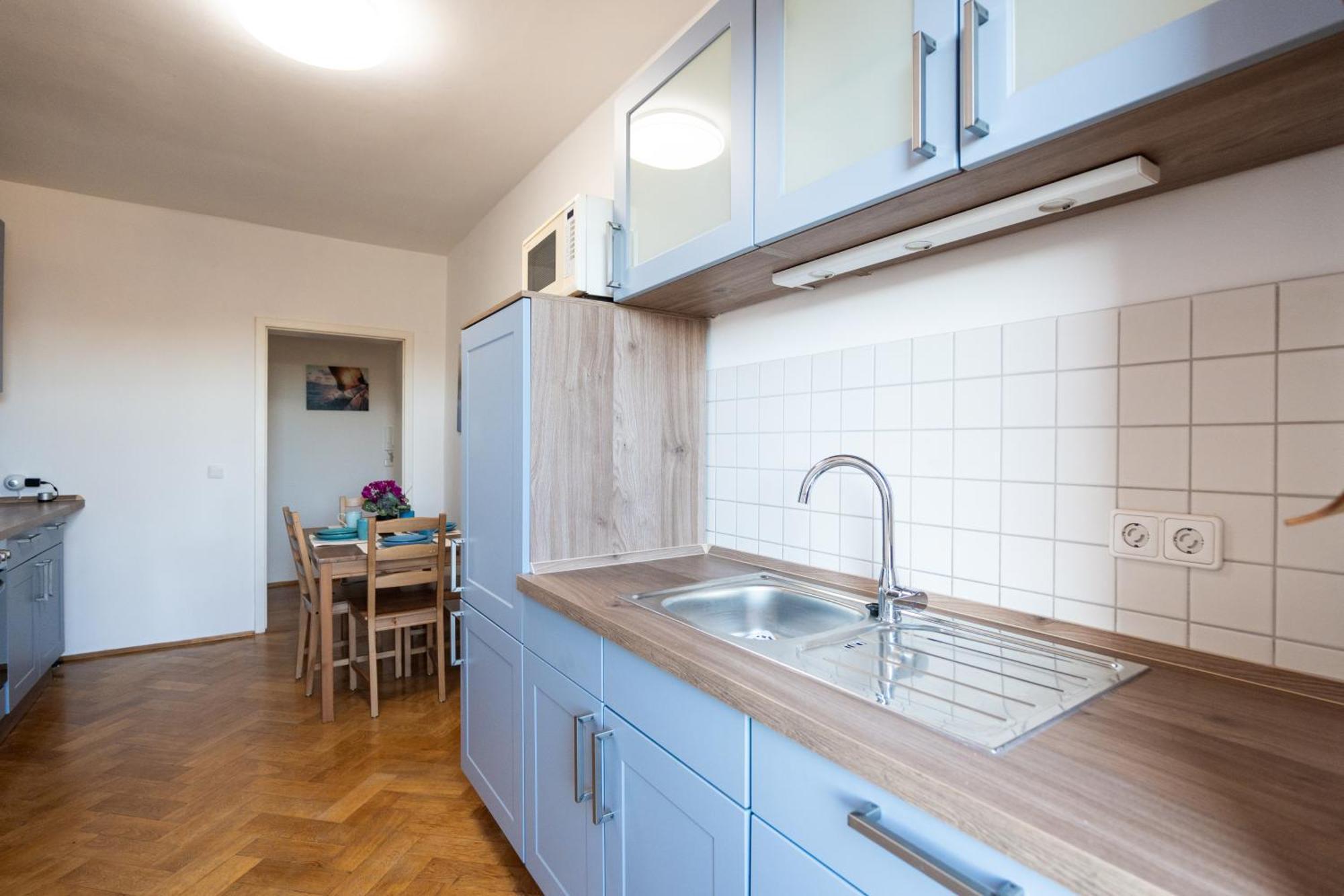 Doppelhaus- Villa Leipzig Schleussig , Moderner Altbau Apartment Dachetage Mit 2 Schlafzimmern Und Separatem Zusatzzimmer , Parkplatz - Balkon - Kamin - Eicheparkett - Arbeitsplatz Ngoại thất bức ảnh